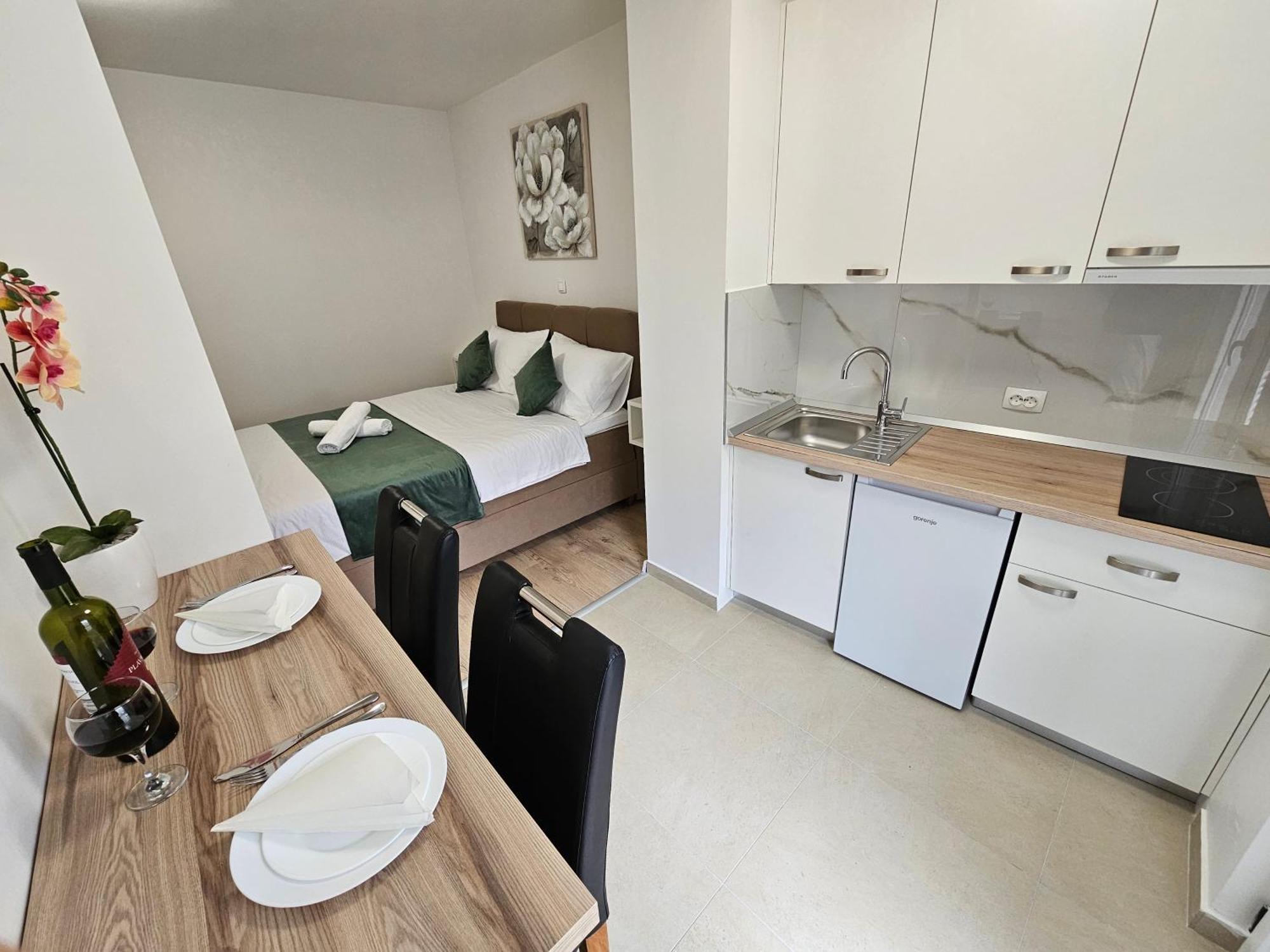 Apartments Kovac Макарска Екстериор снимка