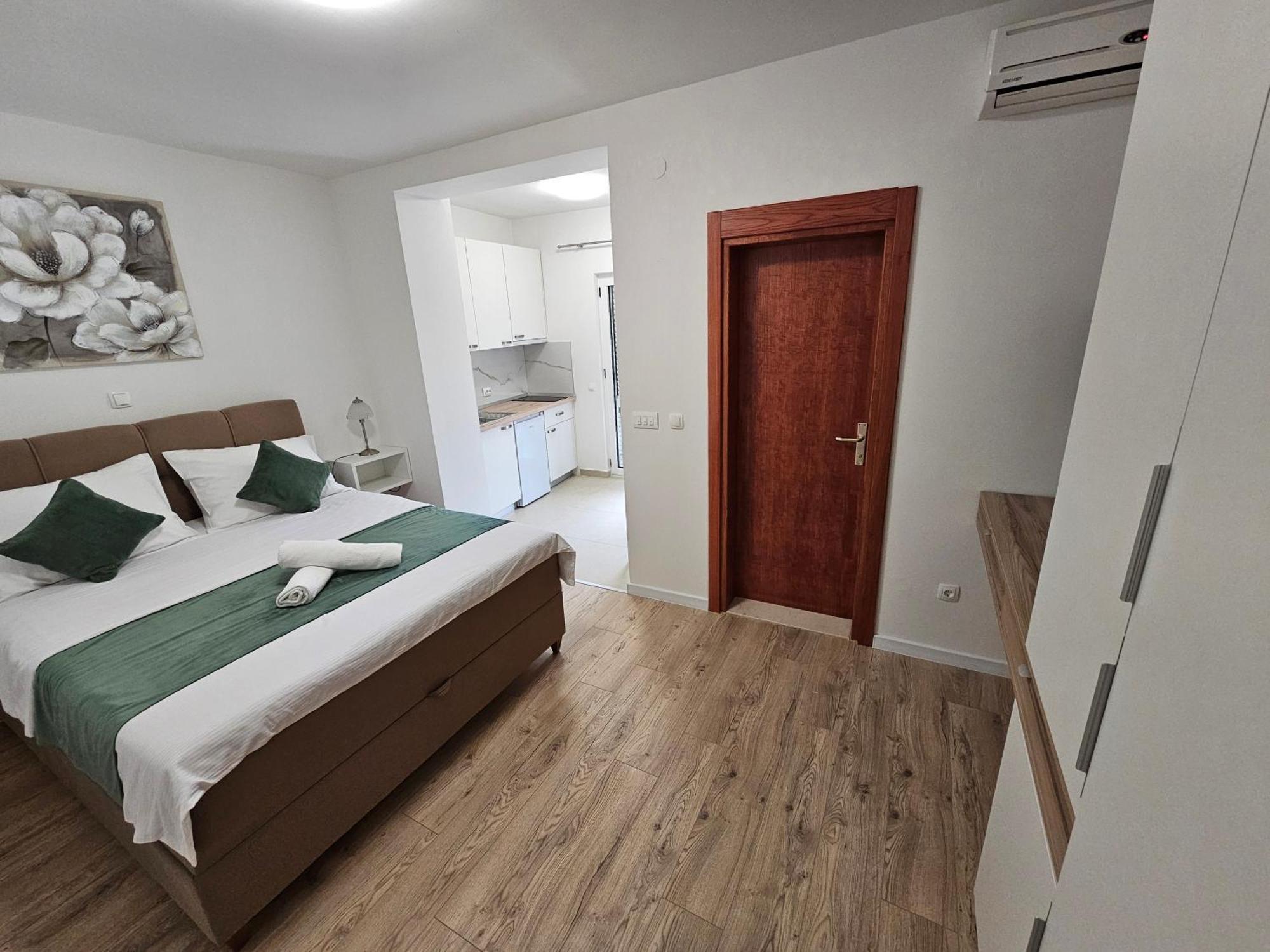 Apartments Kovac Макарска Екстериор снимка