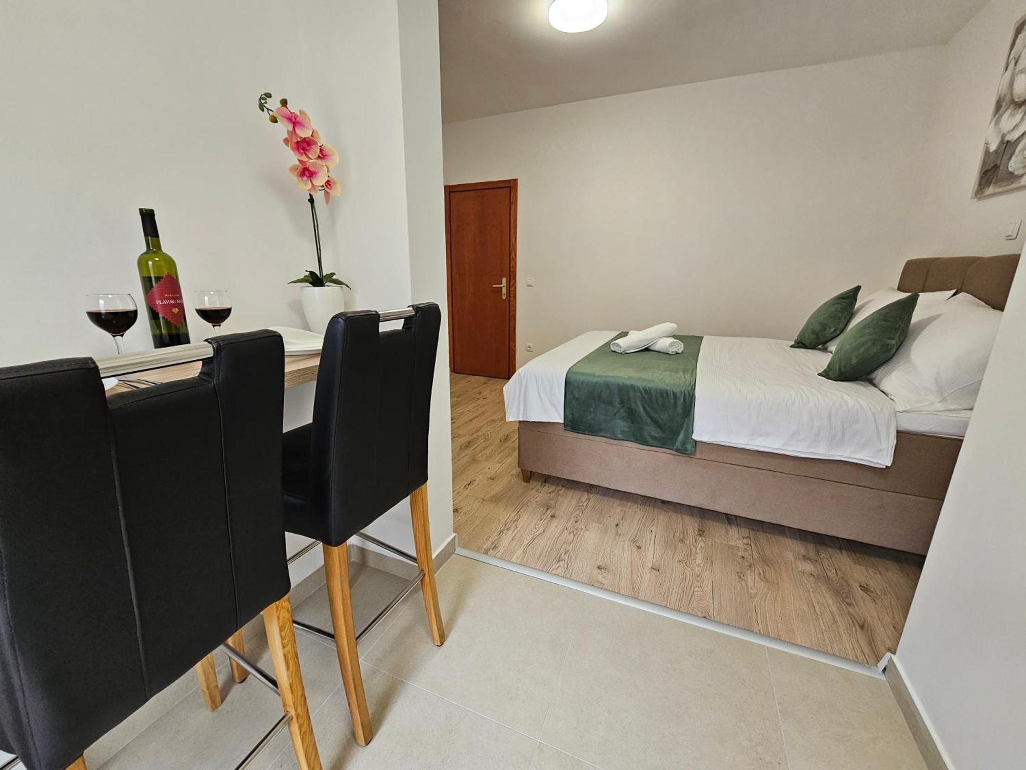 Apartments Kovac Макарска Екстериор снимка