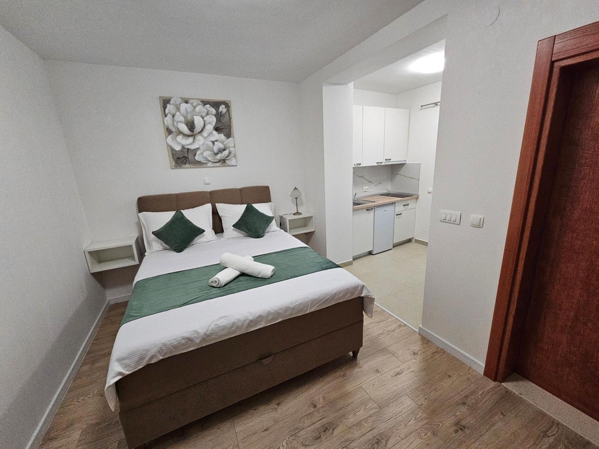 Apartments Kovac Макарска Екстериор снимка