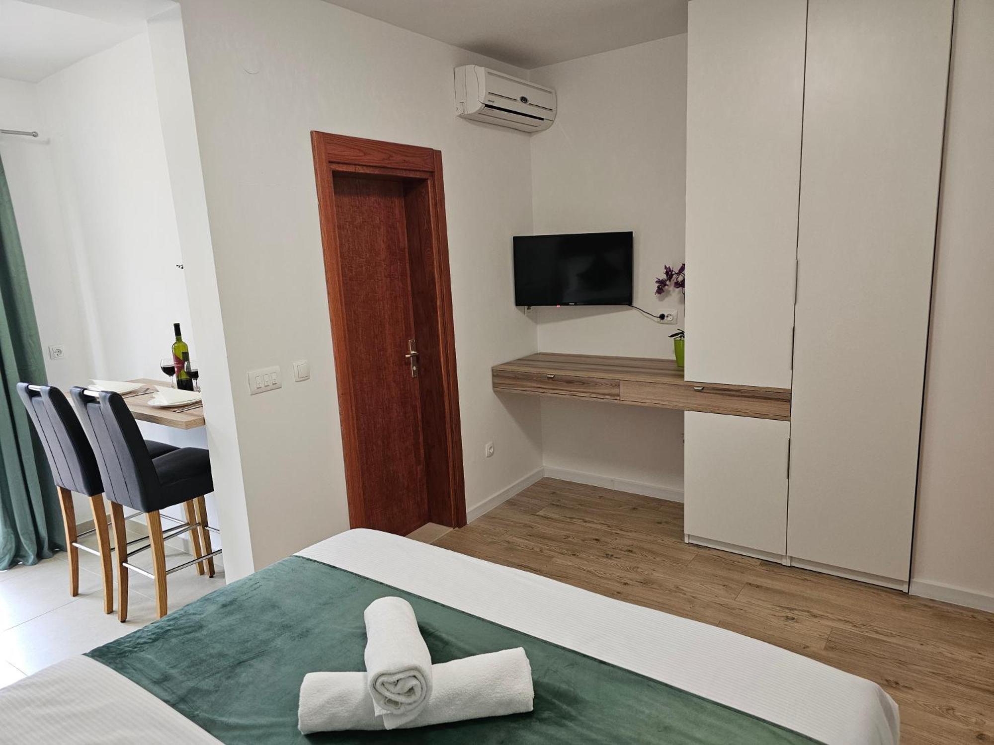 Apartments Kovac Макарска Екстериор снимка