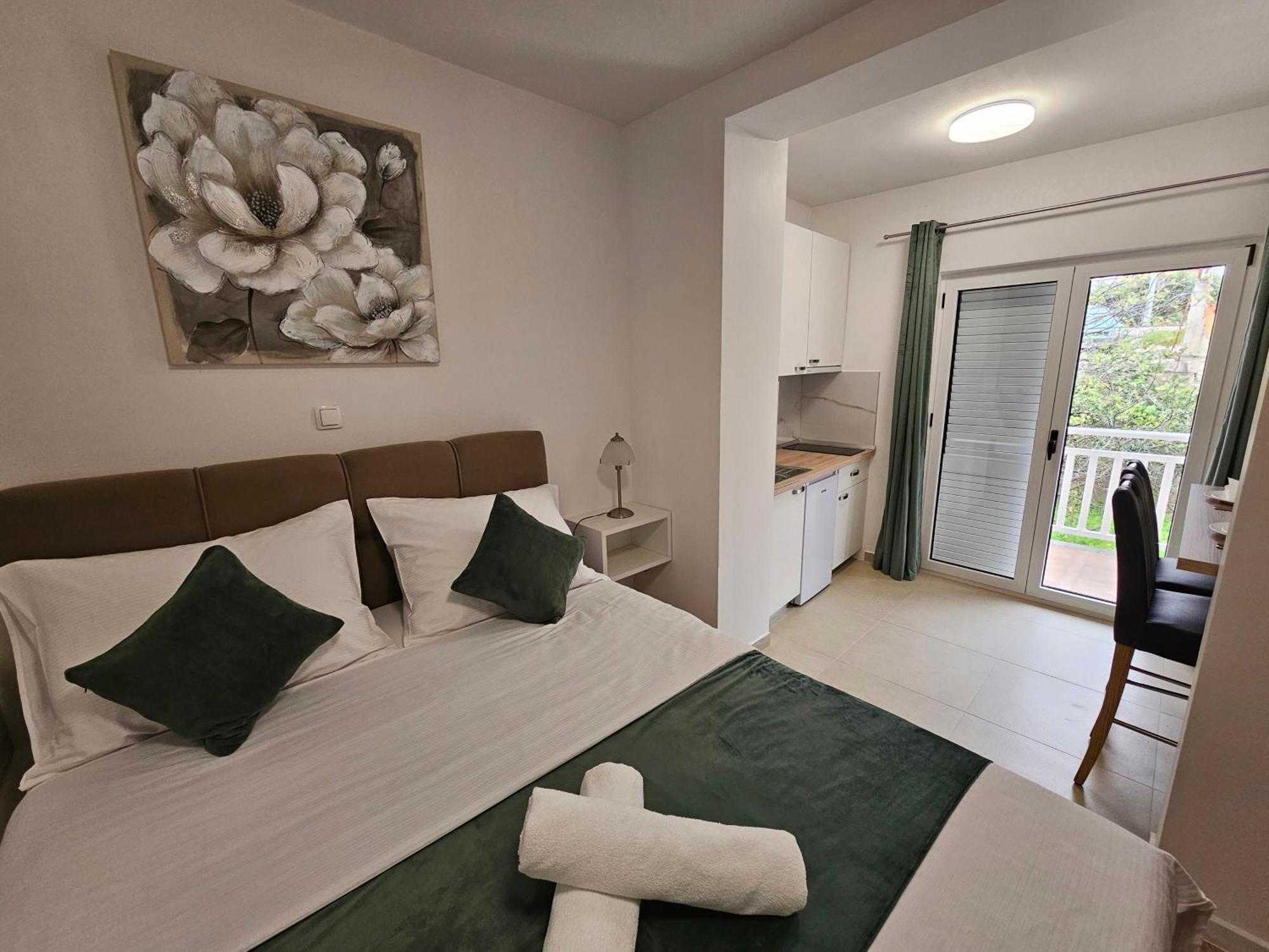 Apartments Kovac Макарска Екстериор снимка