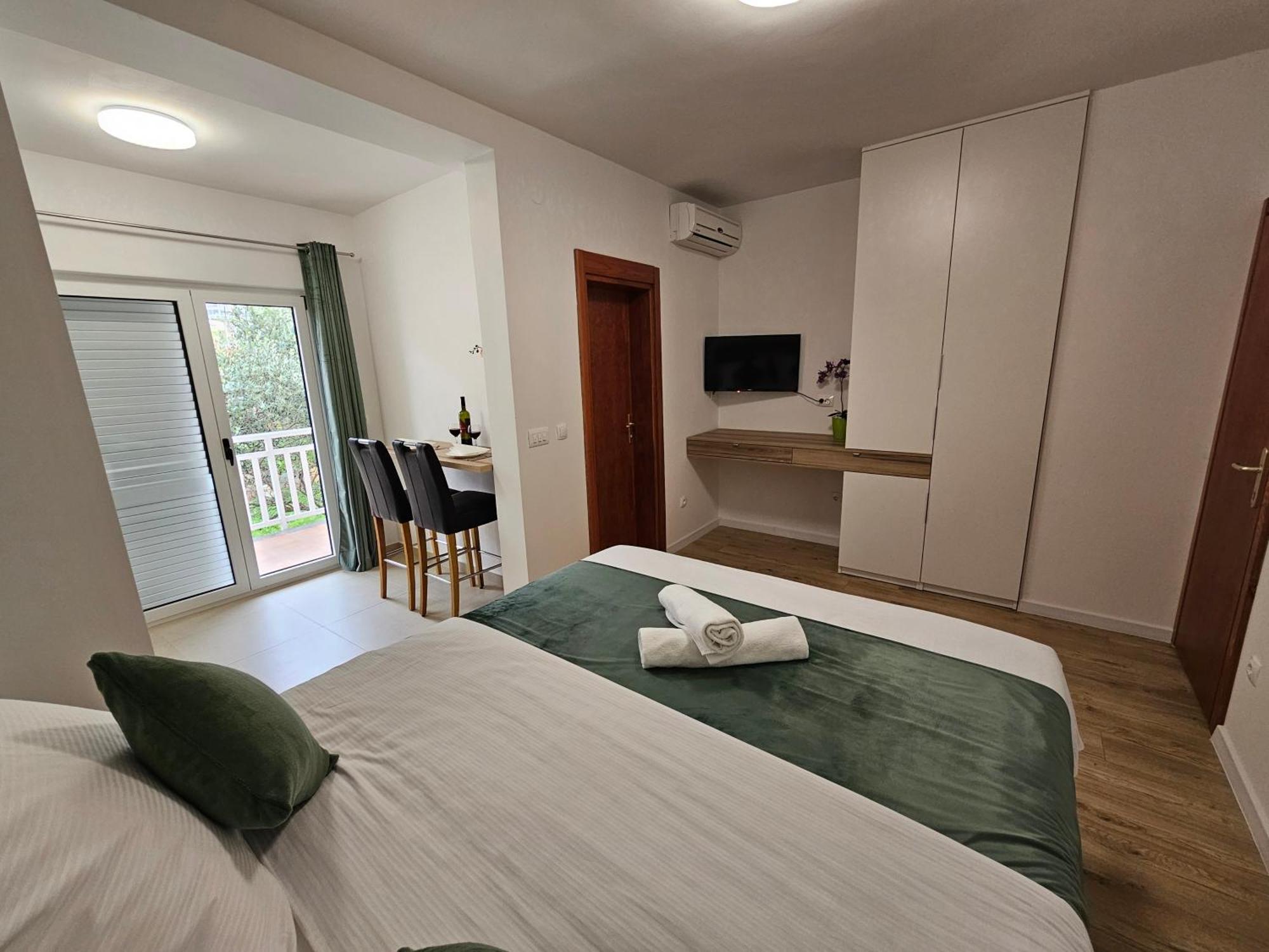 Apartments Kovac Макарска Екстериор снимка